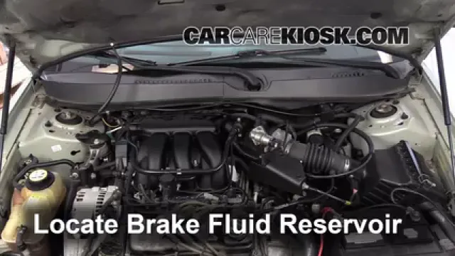 2005 Mercury Sable GS 3.0L V6 Sedan Liquide de frein Contrôler le niveau de liquide de frein